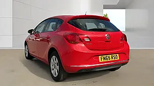 Used 2015 Vauxhall Astra Design Red - Interior and Exterior details 5