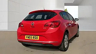 Used 2015 Vauxhall Astra Design Red - Interior and Exterior details 6
