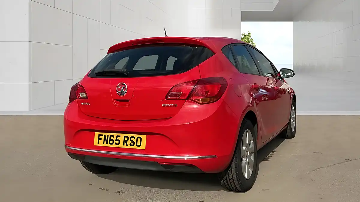 Used 2015 Vauxhall Astra Design Red - Interior and Exterior details 6