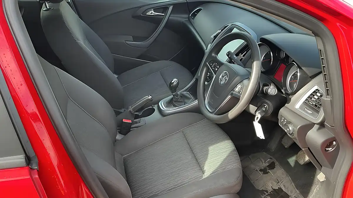 Used 2015 Vauxhall Astra Design Red - Interior and Exterior details 8