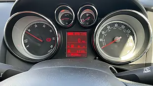 Used 2015 Vauxhall Astra Design Red - Interior and Exterior details 9