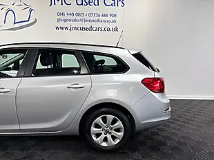 Used 2015 Vauxhall Astra Design Silver - Interior and Exterior details 10