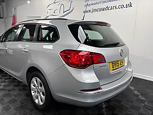 Used 2015 Vauxhall Astra Design Silver - Interior and Exterior details 11