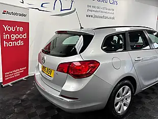 Used 2015 Vauxhall Astra Design Silver - Interior and Exterior details 14