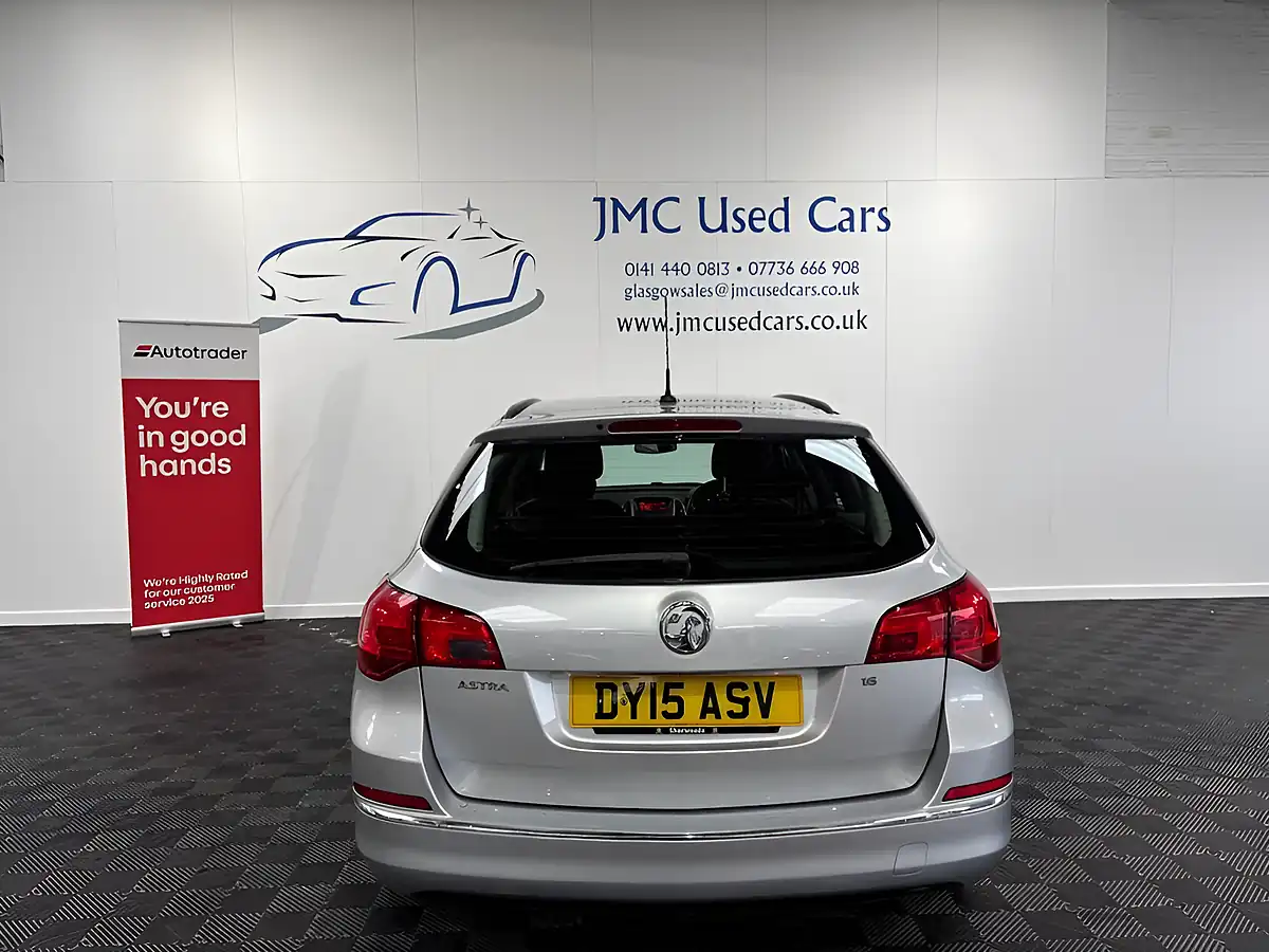 Used 2015 Vauxhall Astra Design Silver - Interior and Exterior details 18