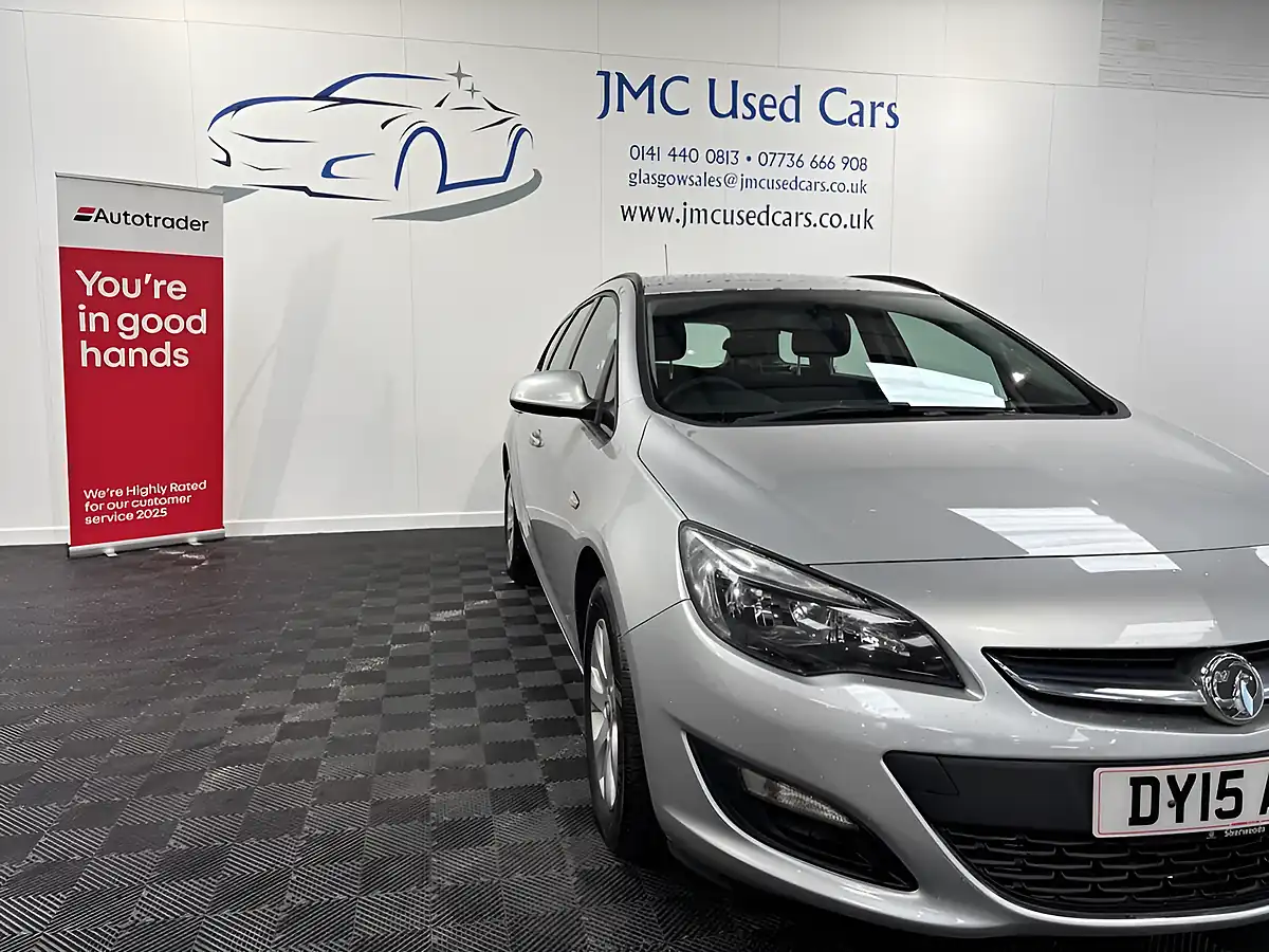 Used 2015 Vauxhall Astra Design Silver - Interior and Exterior details 2