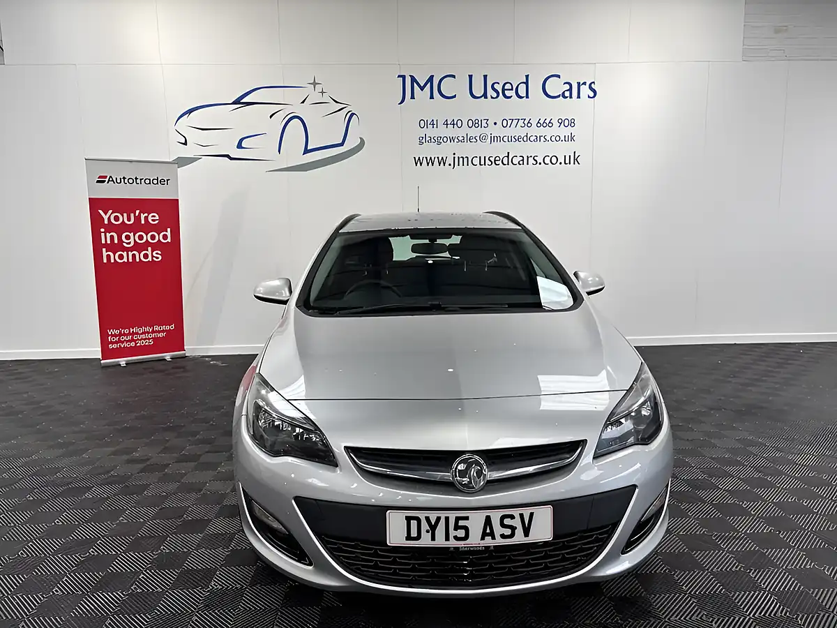 Used 2015 Vauxhall Astra Design Silver - Interior and Exterior details 3