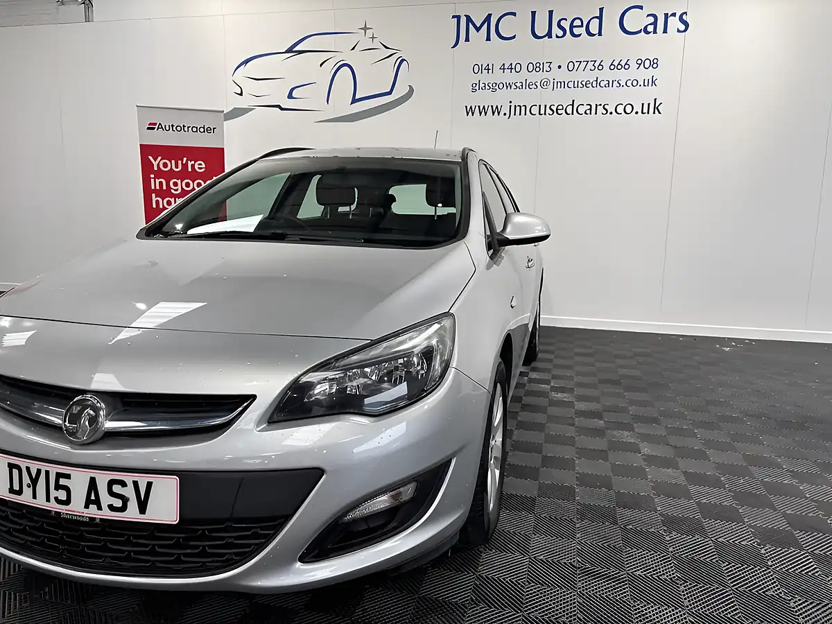 Used 2015 Vauxhall Astra Design Silver - Interior and Exterior details 4