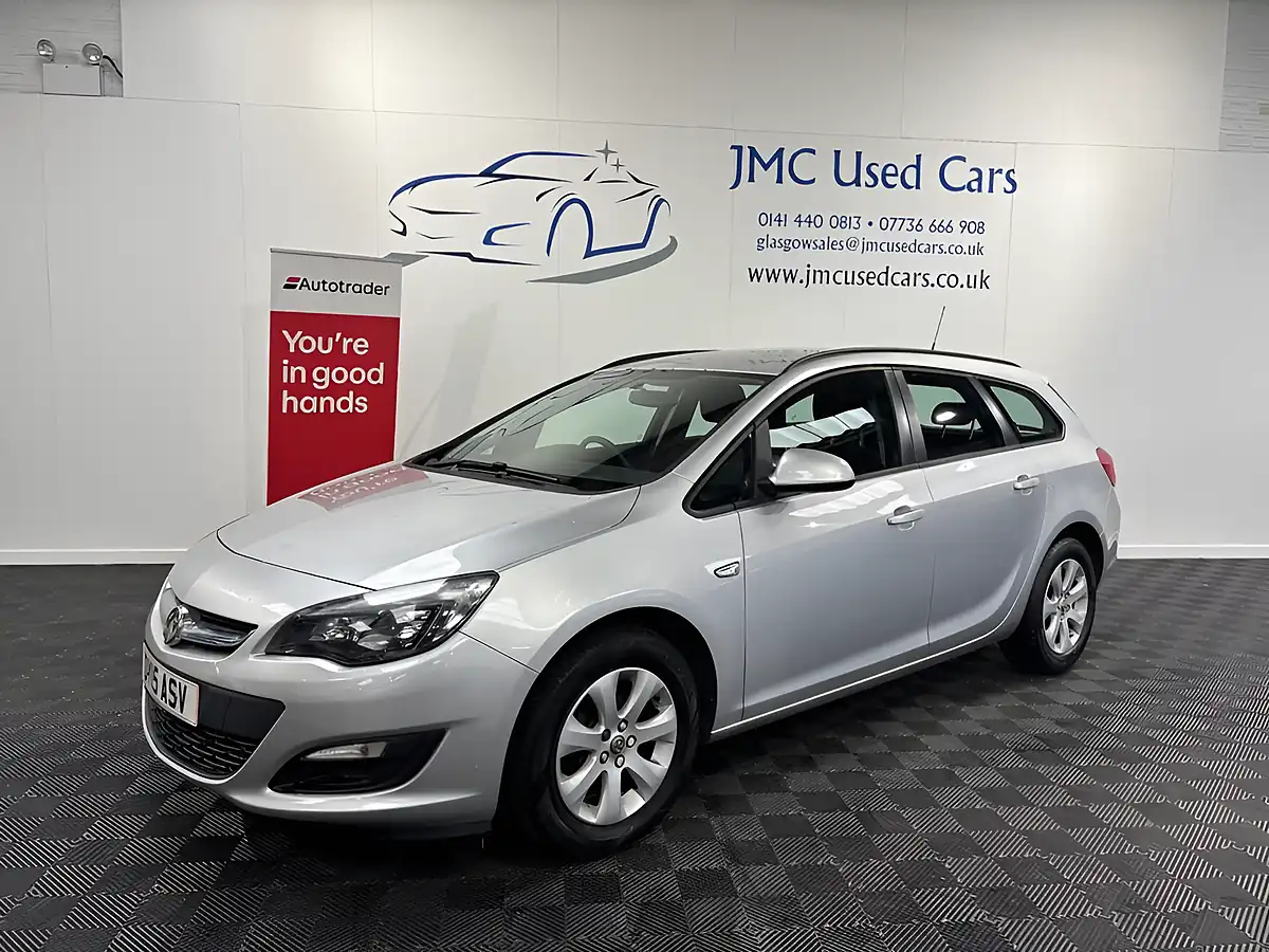 Used 2015 Vauxhall Astra Design Silver - Interior and Exterior details 5