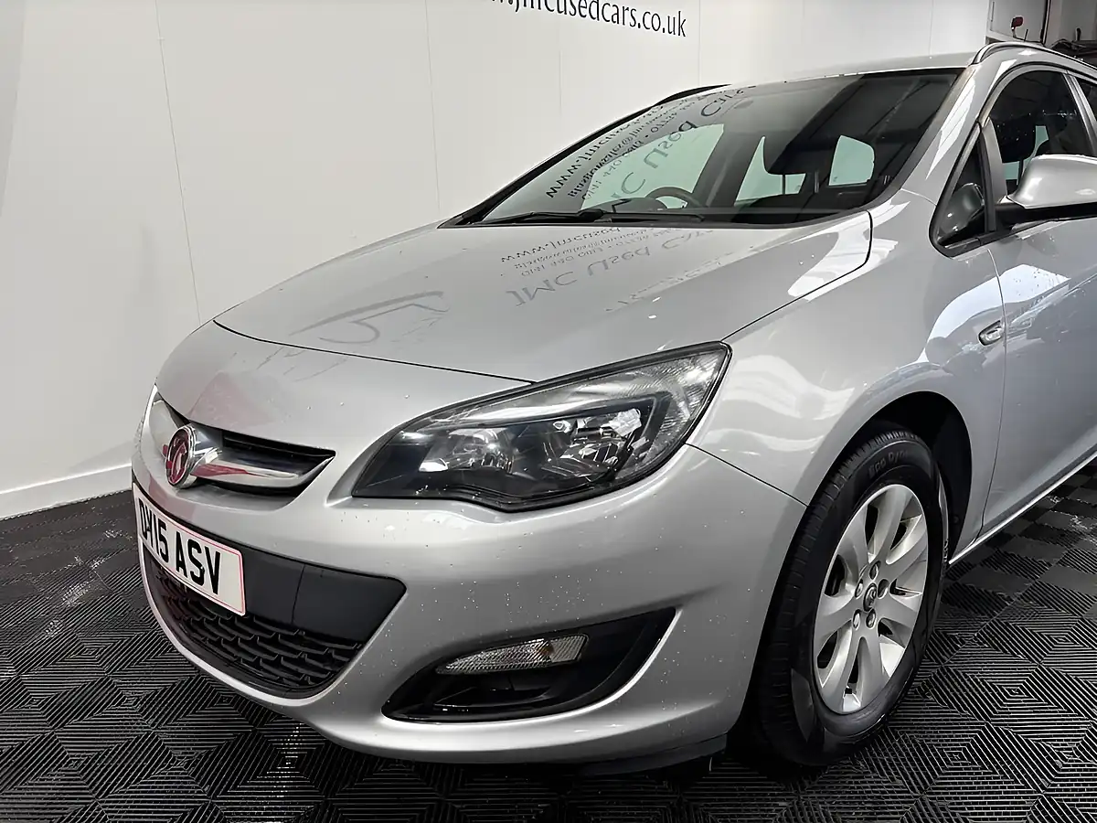 Used 2015 Vauxhall Astra Design Silver - Interior and Exterior details 6
