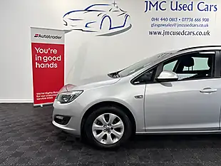 Used 2015 Vauxhall Astra Design Silver - Interior and Exterior details 9