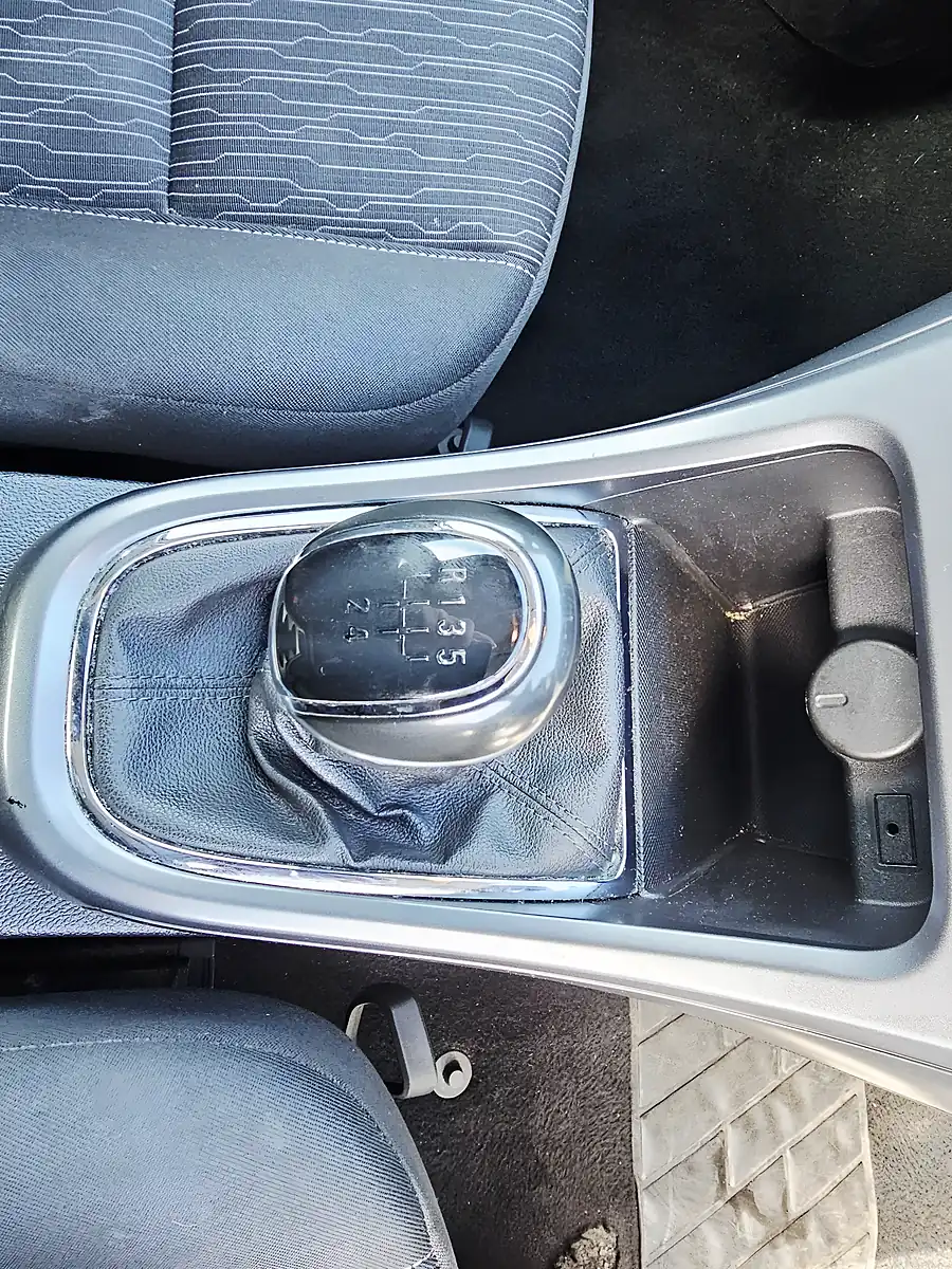 Used 2015 Vauxhall Astra Design Silver - Interior and Exterior details 11