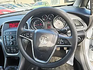 Used 2015 Vauxhall Astra Design Silver - Interior and Exterior details 14