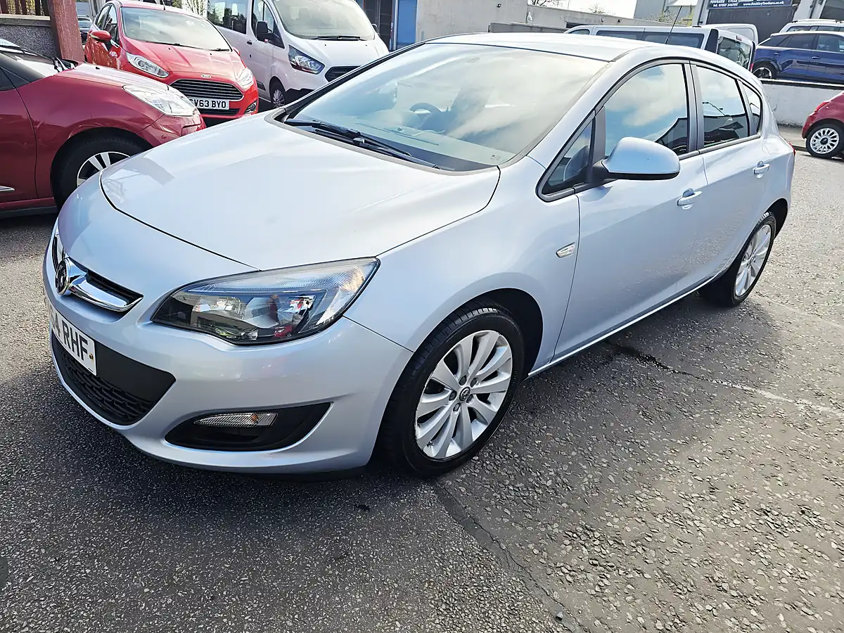 Used 2015 Vauxhall Astra Design Silver - Interior and Exterior details 3