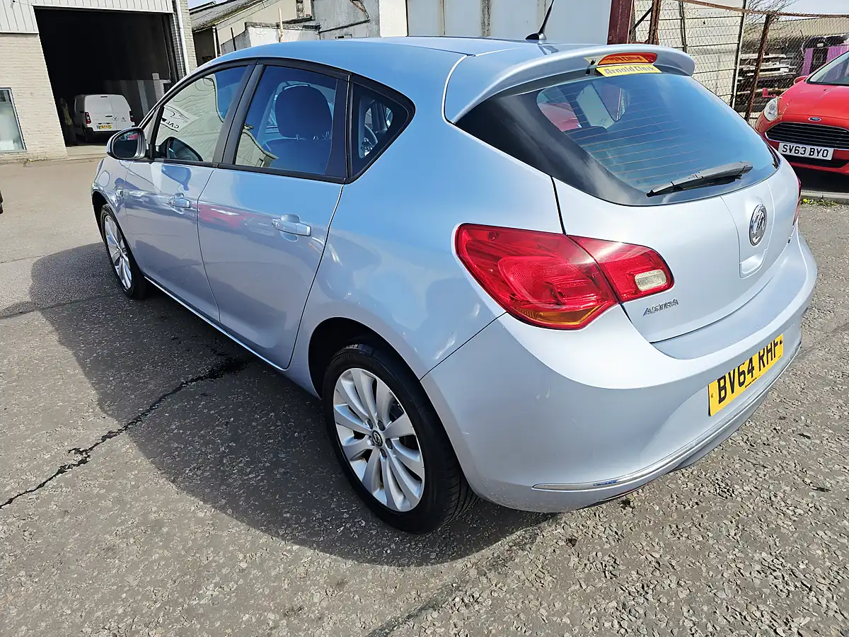 Used 2015 Vauxhall Astra Design Silver - Interior and Exterior details 4