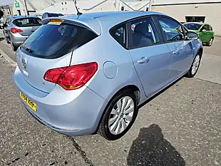 Used 2015 Vauxhall Astra Design Silver - Interior and Exterior details 6