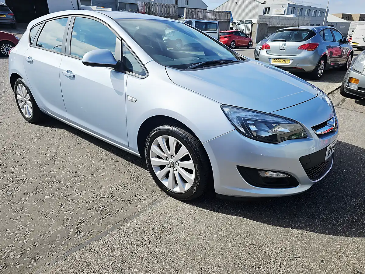Used 2015 Vauxhall Astra Design Silver - Interior and Exterior details 7