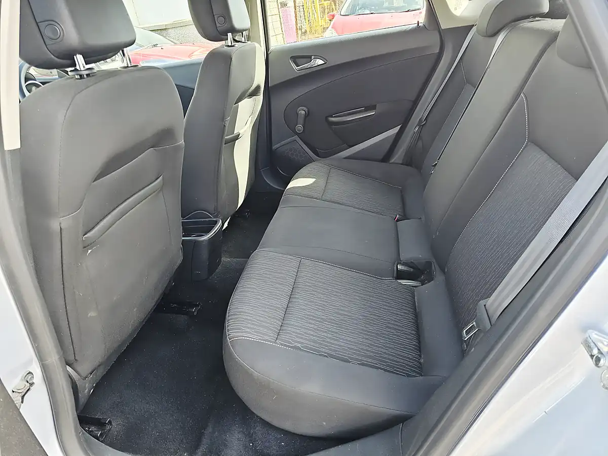 Used 2015 Vauxhall Astra Design Silver - Interior and Exterior details 8