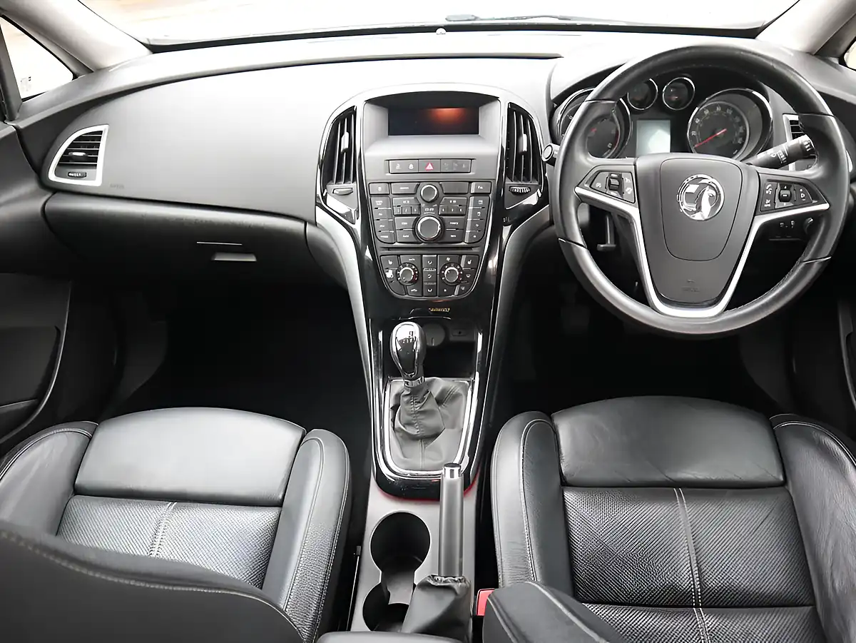 Used 2015 Vauxhall Astra Elite Black - Interior and Exterior details 2