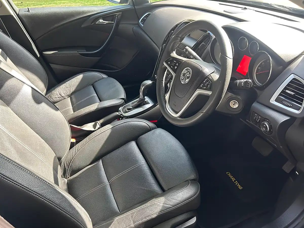 Used 2015 Vauxhall Astra Elite Blue - Interior and Exterior details 10