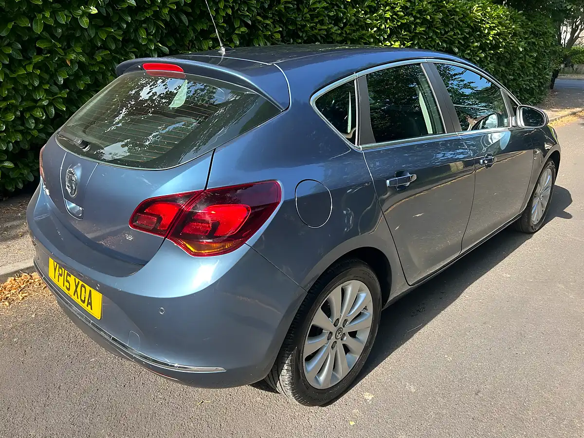 Used 2015 Vauxhall Astra Elite Blue - Interior and Exterior details 11