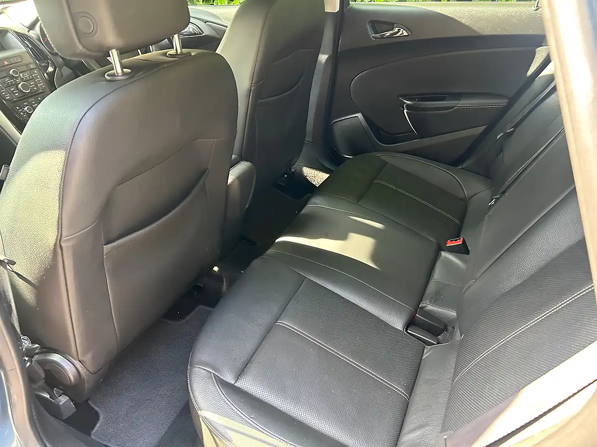 Used 2015 Vauxhall Astra Elite Blue - Interior and Exterior details 13
