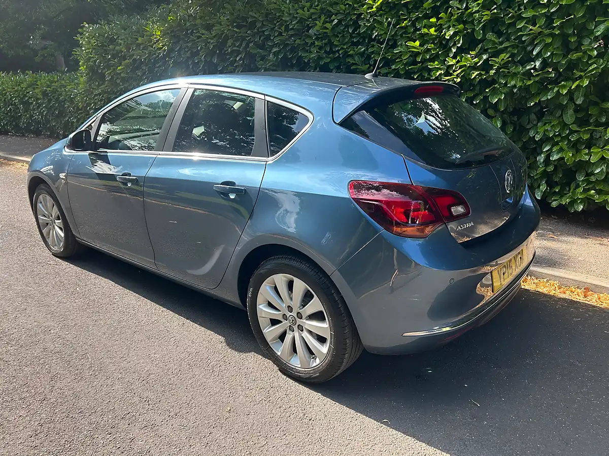 Used 2015 Vauxhall Astra Elite Blue - Interior and Exterior details 16