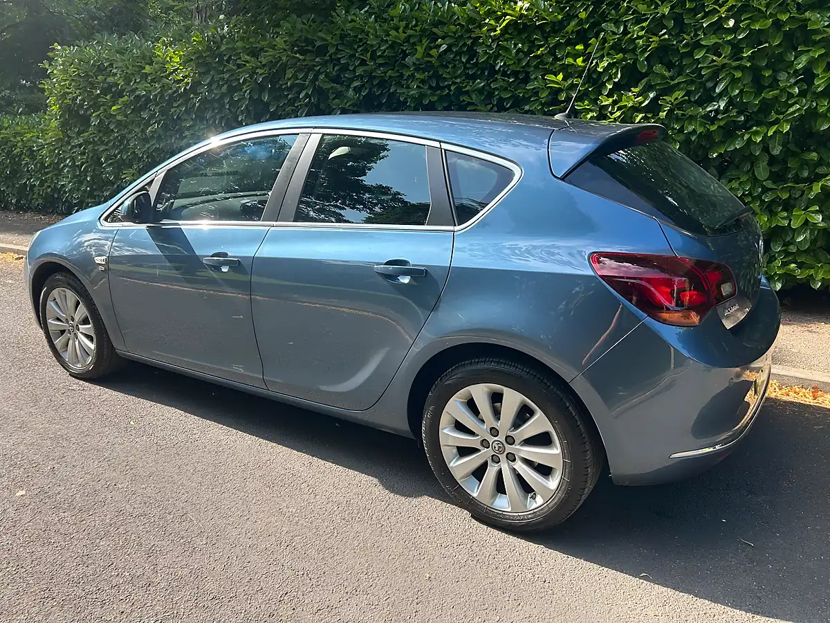 Used 2015 Vauxhall Astra Elite Blue - Interior and Exterior details 18