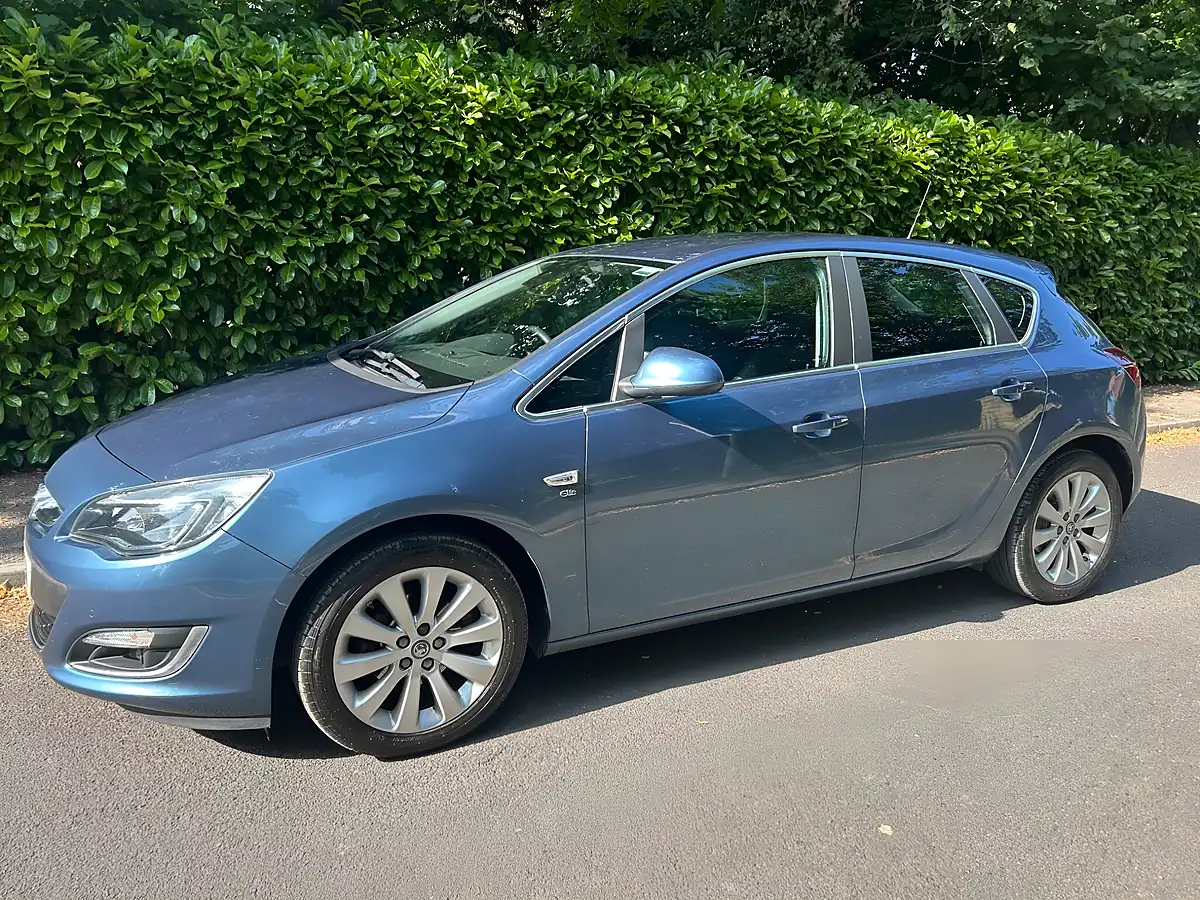 Used 2015 Vauxhall Astra Elite Blue - Interior and Exterior details 19