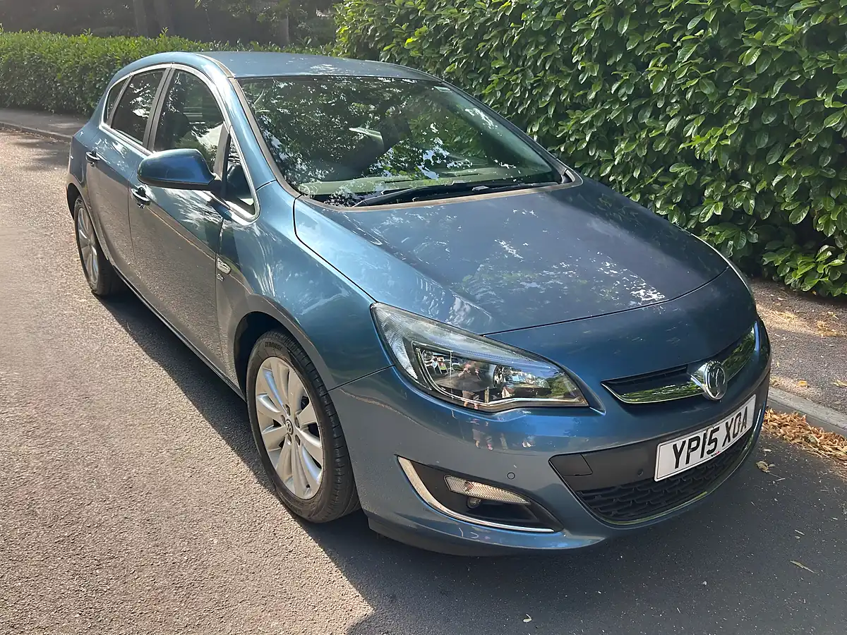 Used 2015 Vauxhall Astra Elite Blue - Interior and Exterior details 4