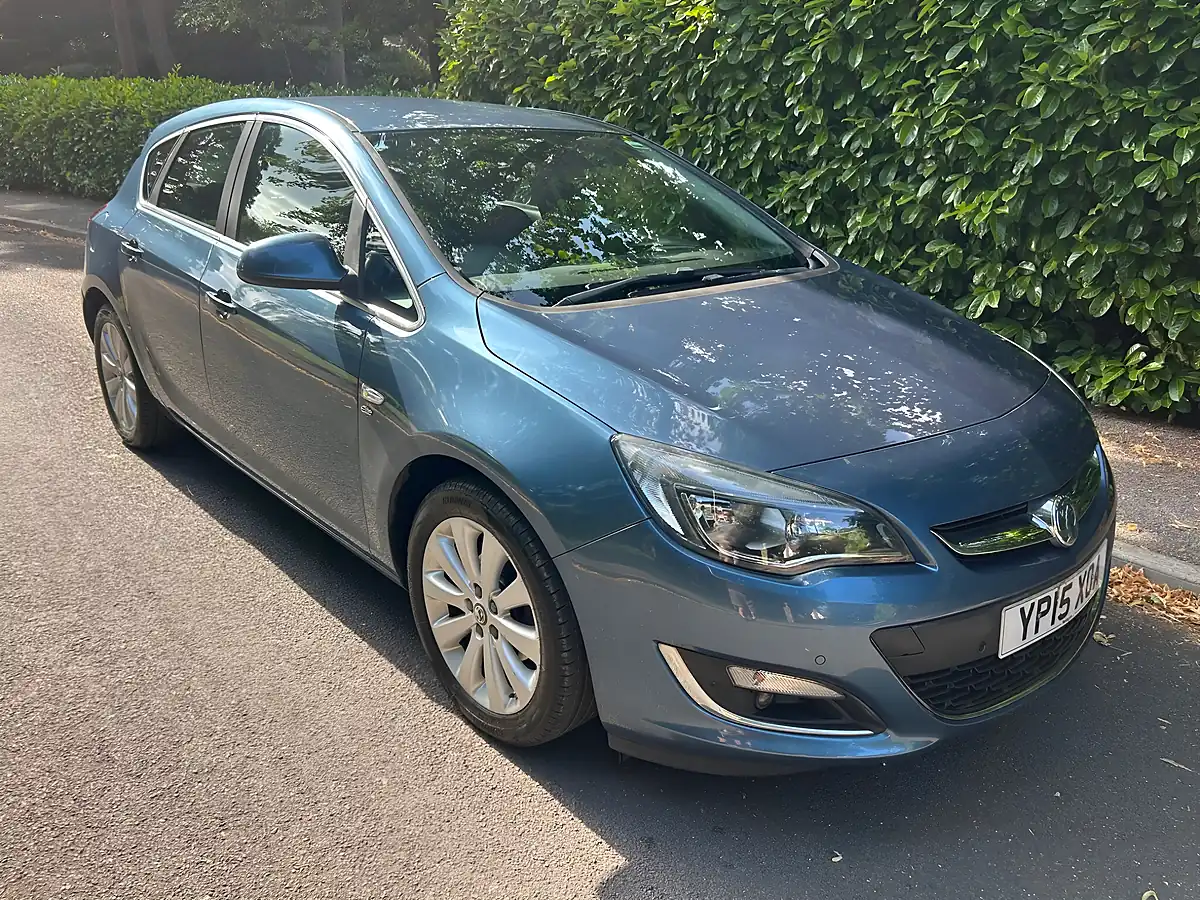 Used 2015 Vauxhall Astra Elite Blue - Interior and Exterior details 5