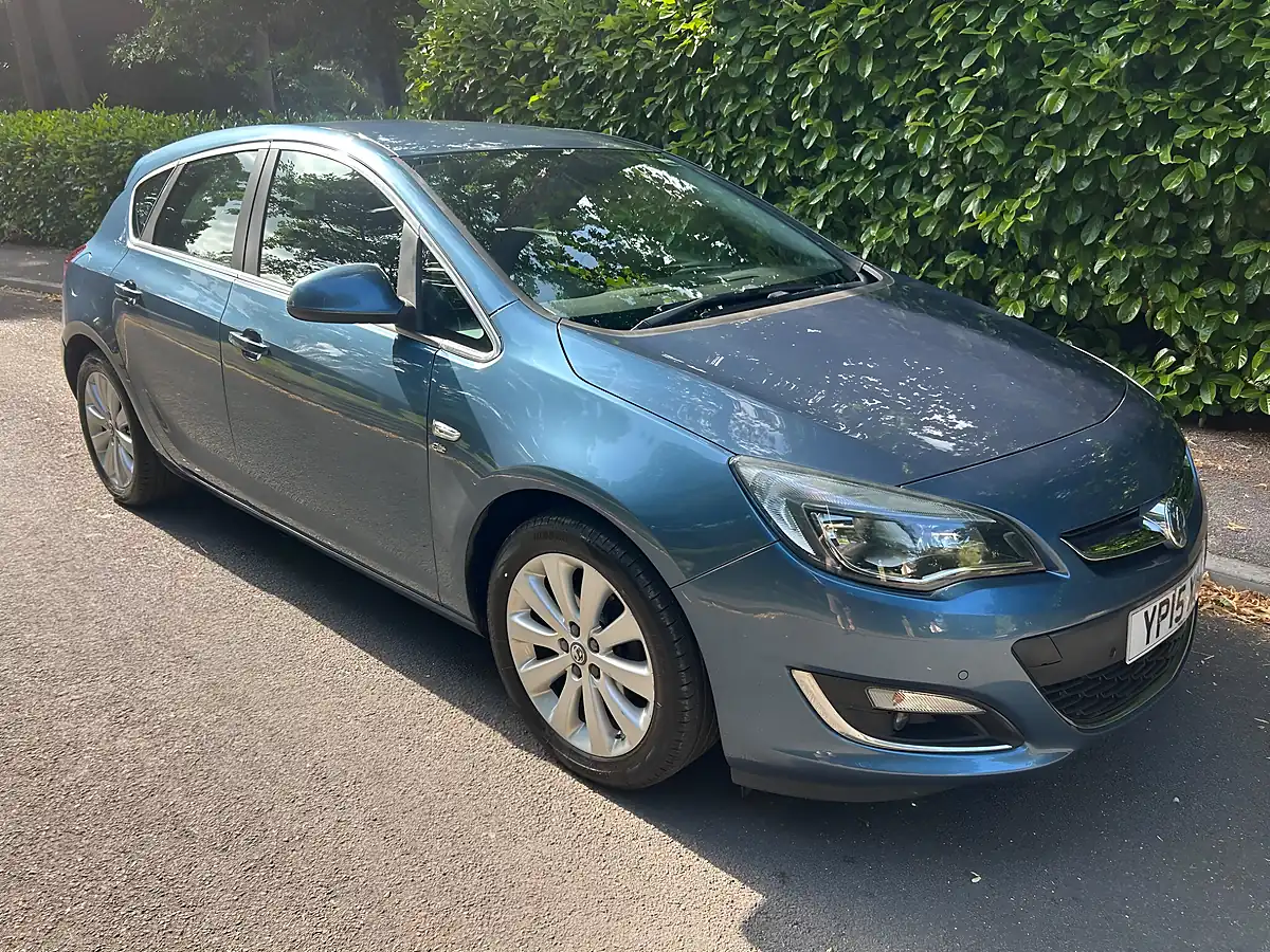 Used 2015 Vauxhall Astra Elite Blue - Interior and Exterior details 6