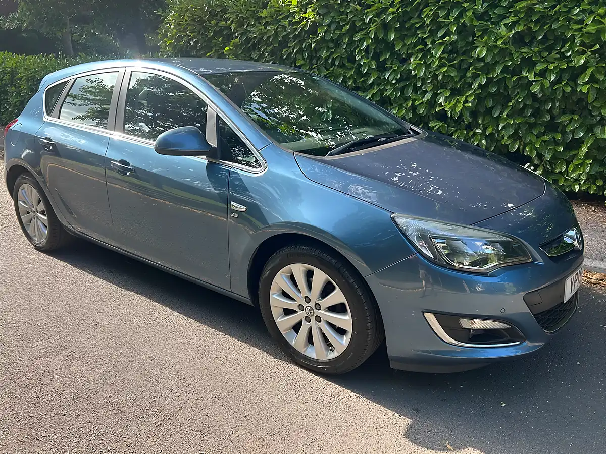 Used 2015 Vauxhall Astra Elite Blue - Interior and Exterior details 7
