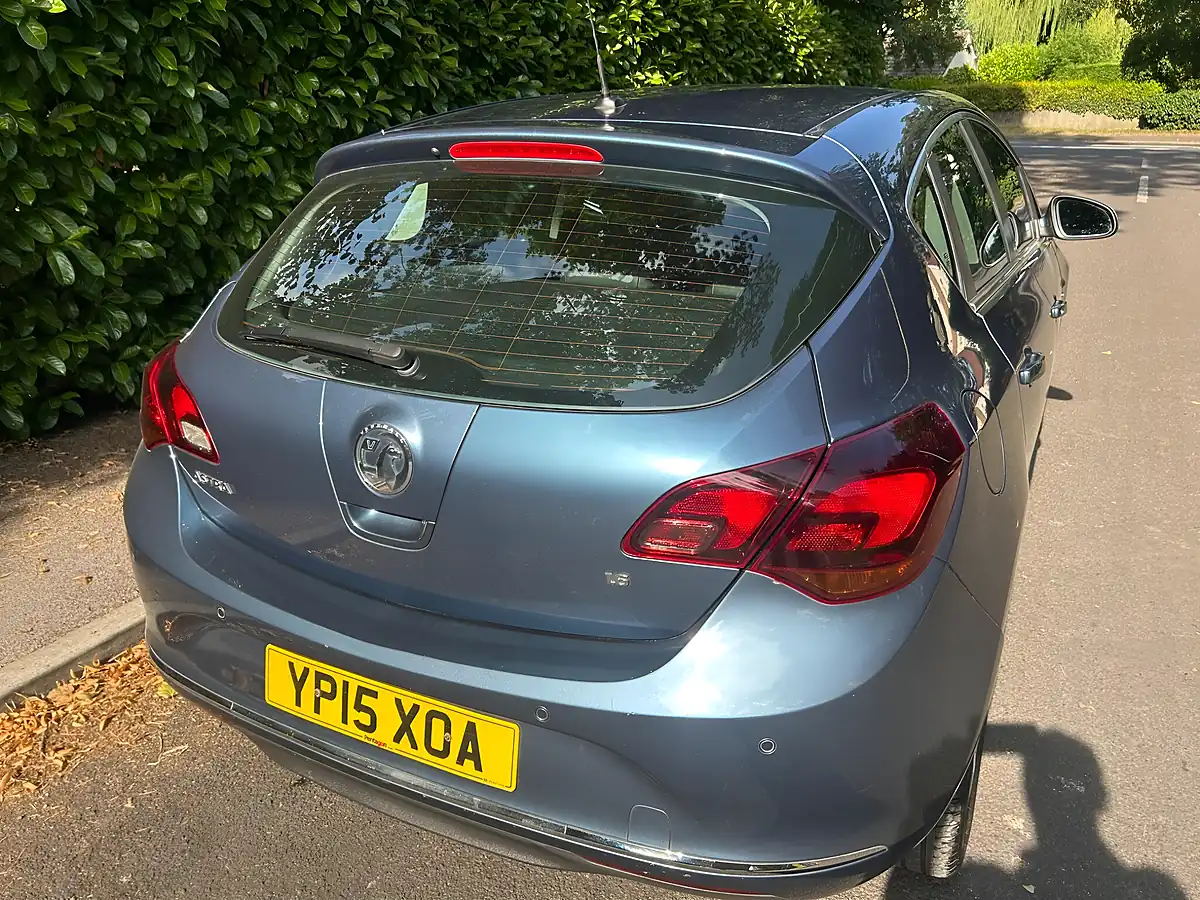 Used 2015 Vauxhall Astra Elite Blue - Interior and Exterior details 8