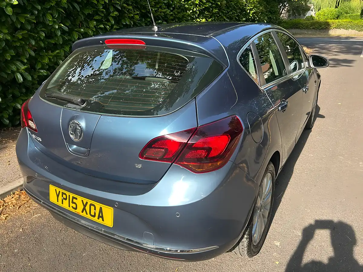 Used 2015 Vauxhall Astra Elite Blue - Interior and Exterior details 9