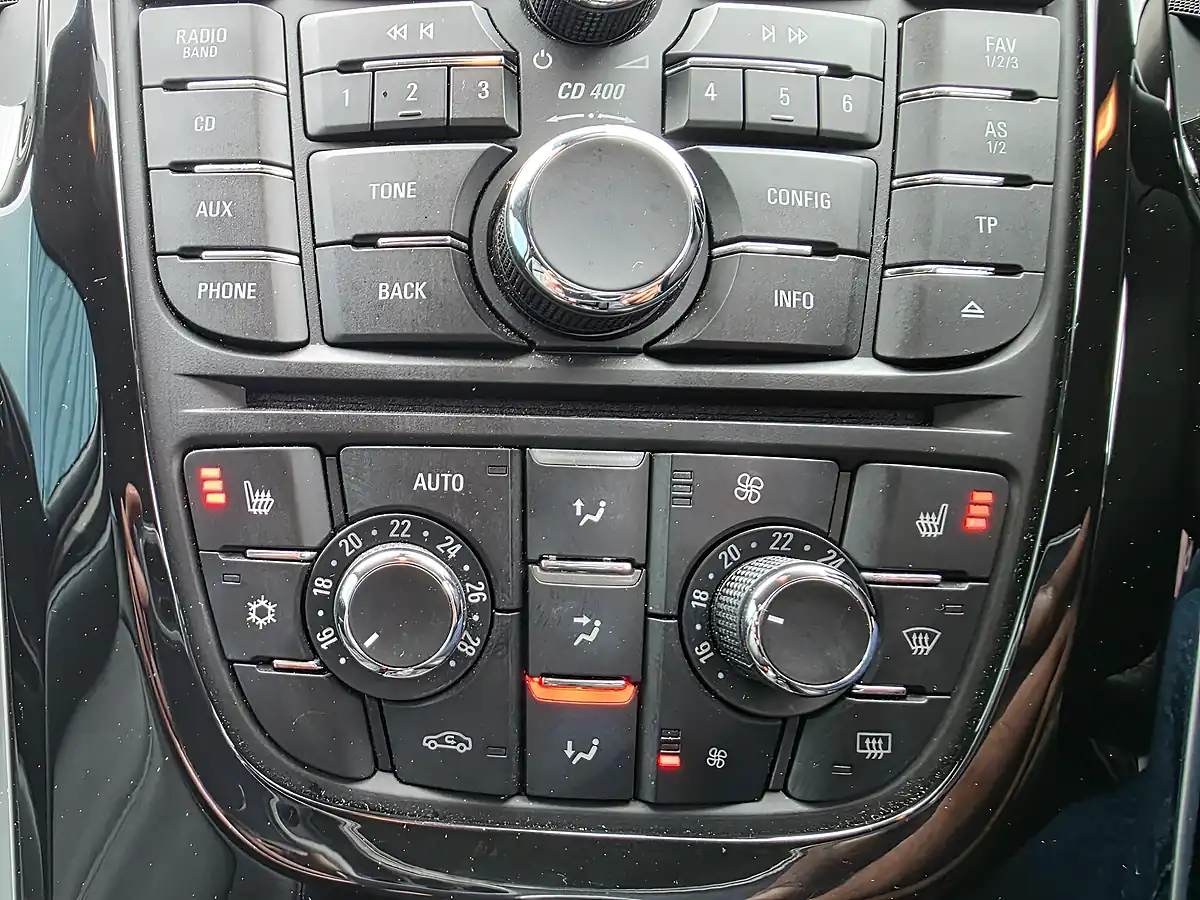 Used 2015 Vauxhall Astra Elite Blue - Interior and Exterior details 10