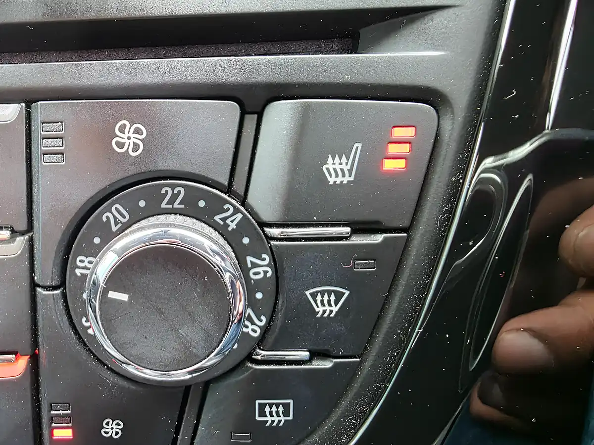 Used 2015 Vauxhall Astra Elite Blue - Interior and Exterior details 14