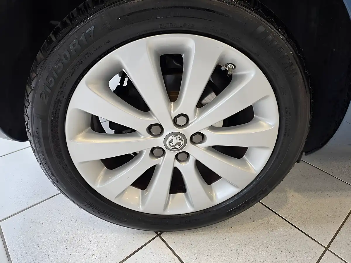 Used 2015 Vauxhall Astra Elite Blue - Interior and Exterior details 16