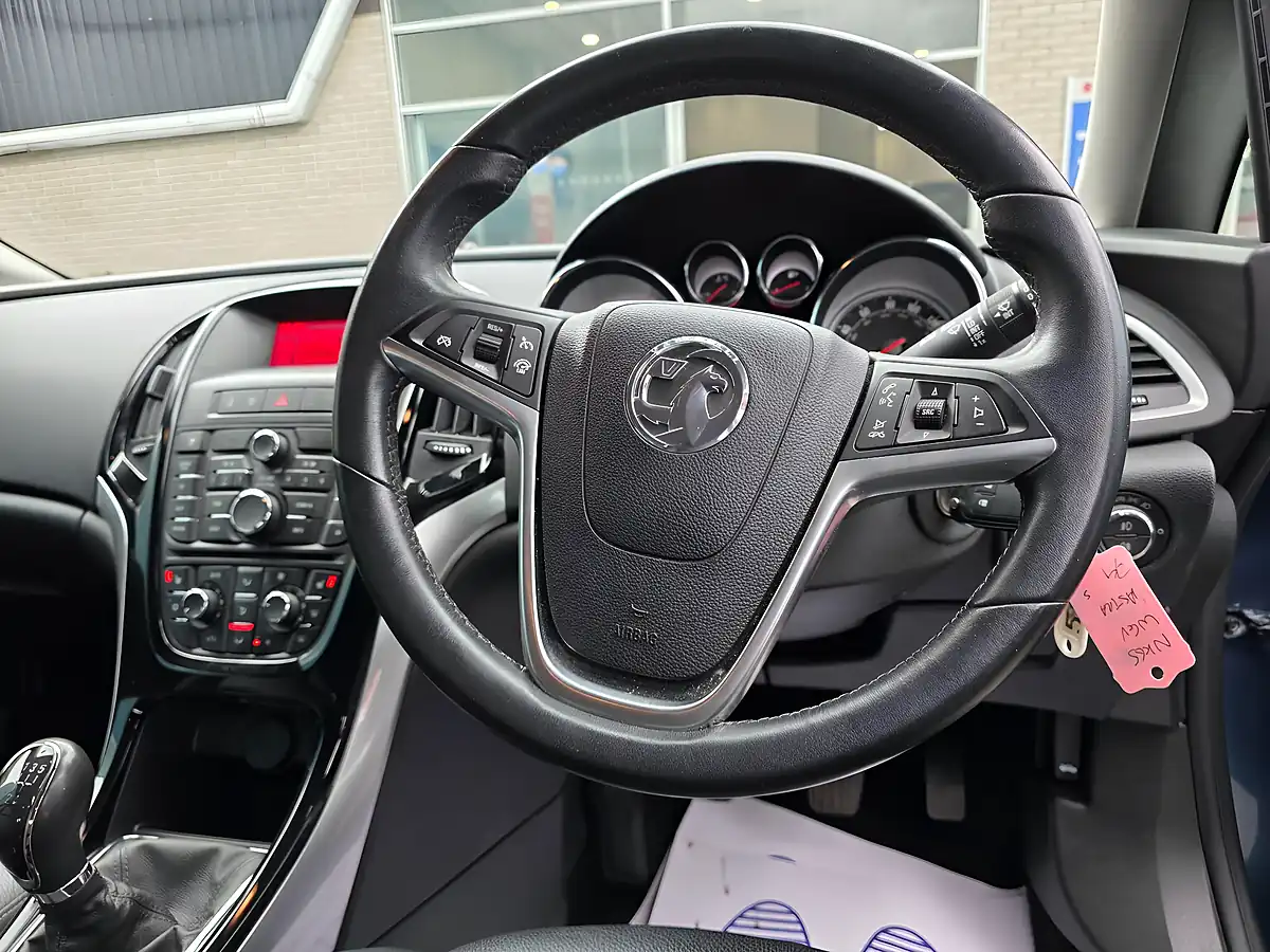 Used 2015 Vauxhall Astra Elite Blue - Interior and Exterior details 17