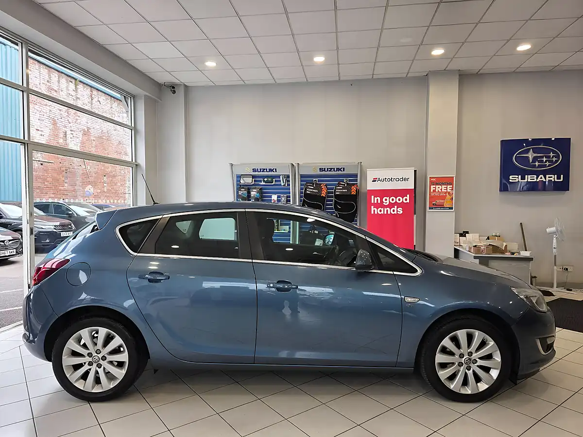 Used 2015 Vauxhall Astra Elite Blue - Interior and Exterior details 7