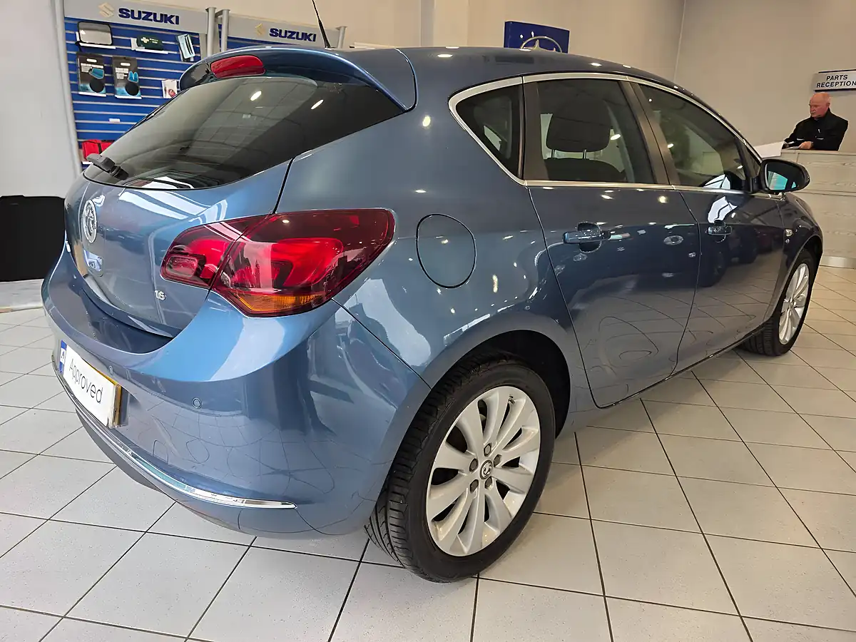 Used 2015 Vauxhall Astra Elite Blue - Interior and Exterior details 8