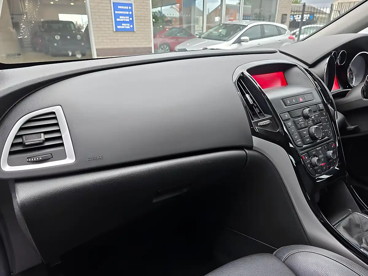 Used 2015 Vauxhall Astra Elite Blue - Interior and Exterior details 9