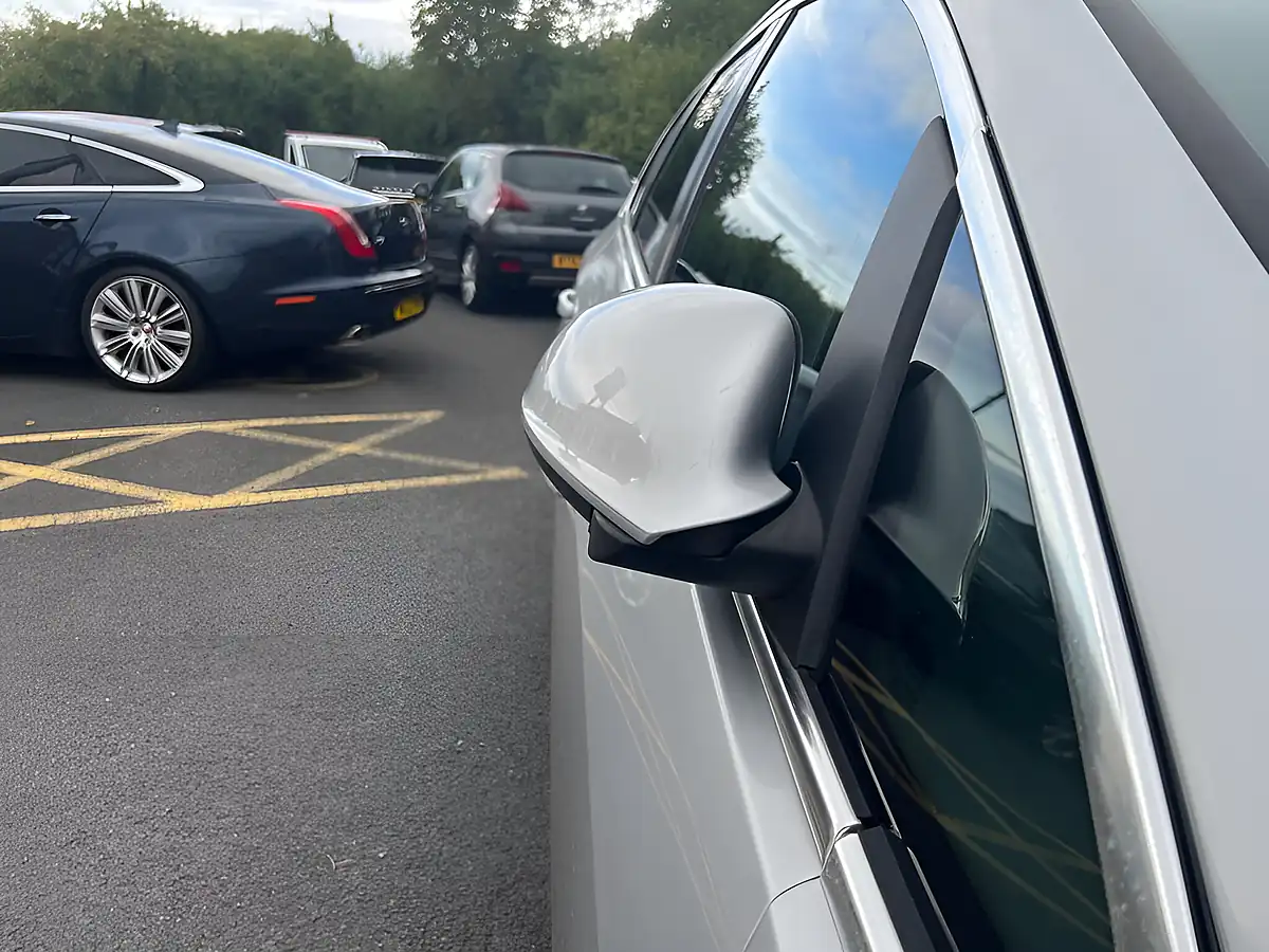 Used 2015 Vauxhall Astra Elite Silver - Interior and Exterior details 11