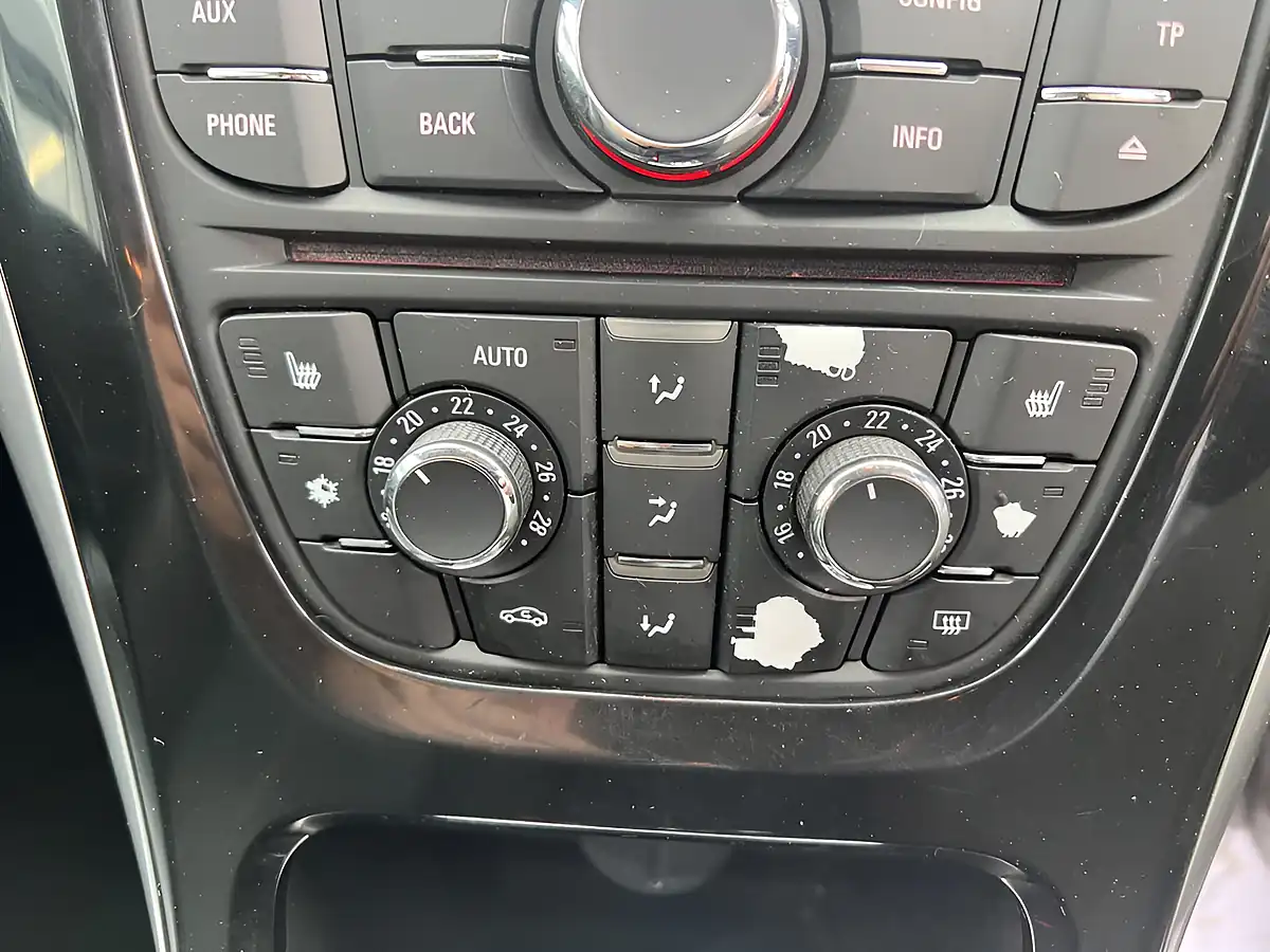 Used 2015 Vauxhall Astra Elite Silver - Interior and Exterior details 16