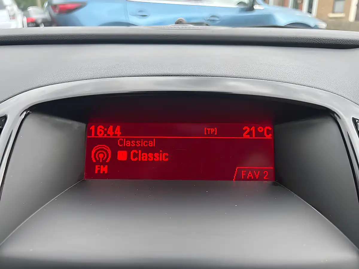Used 2015 Vauxhall Astra Elite Silver - Interior and Exterior details 17