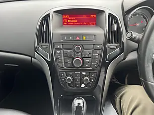 Used 2015 Vauxhall Astra Elite Silver - Interior and Exterior details 20