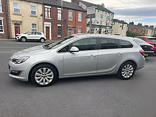 Used 2015 Vauxhall Astra Elite Silver - Interior and Exterior details 4