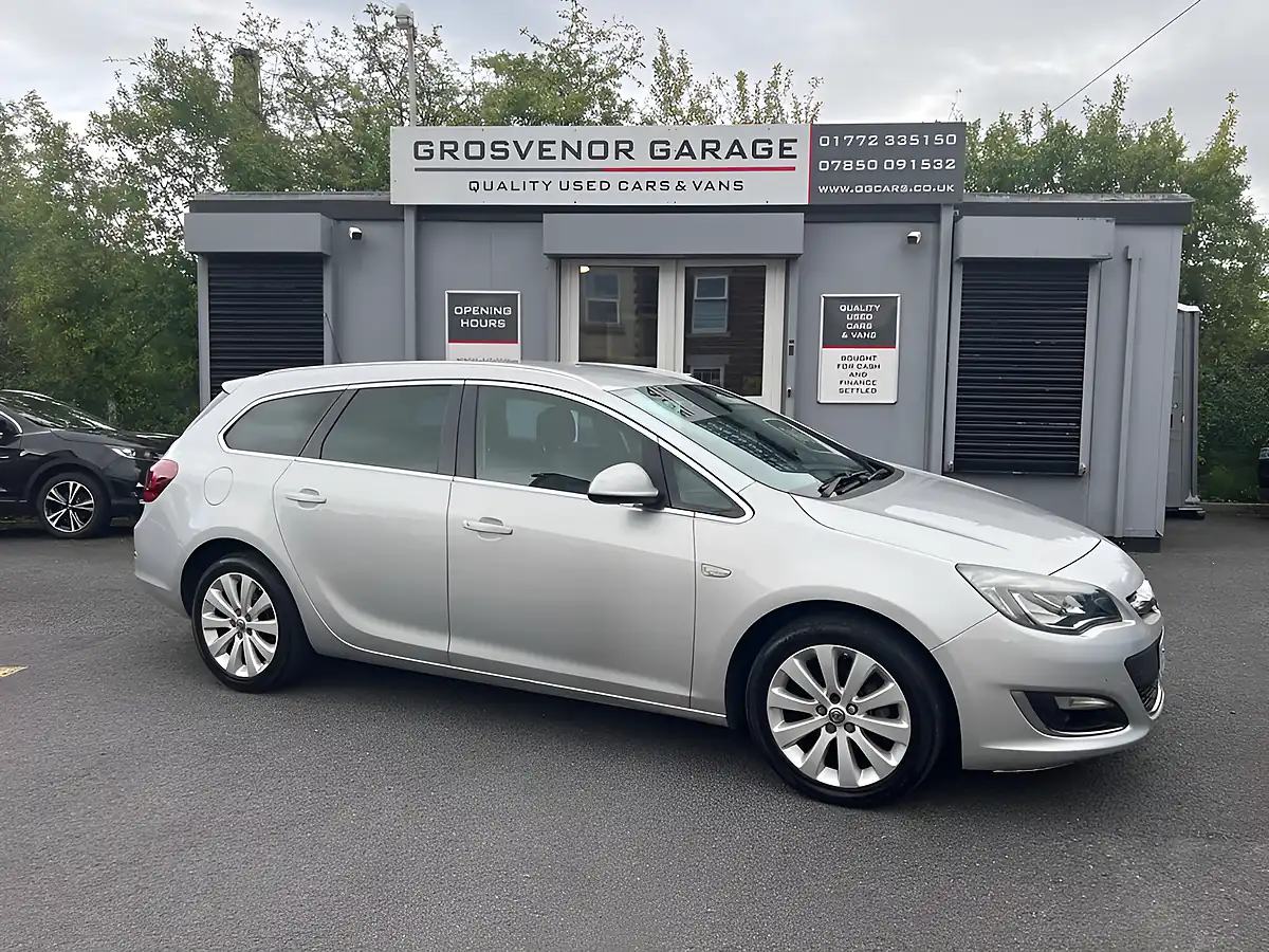 Used 2015 Vauxhall Astra Elite Silver - Interior and Exterior details 8