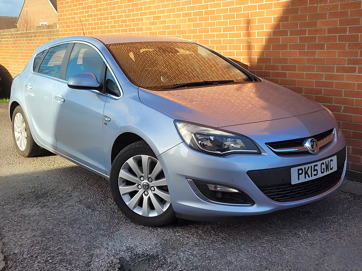 Used 2015 Vauxhall Astra Elite Silver - Interior and Exterior details 10