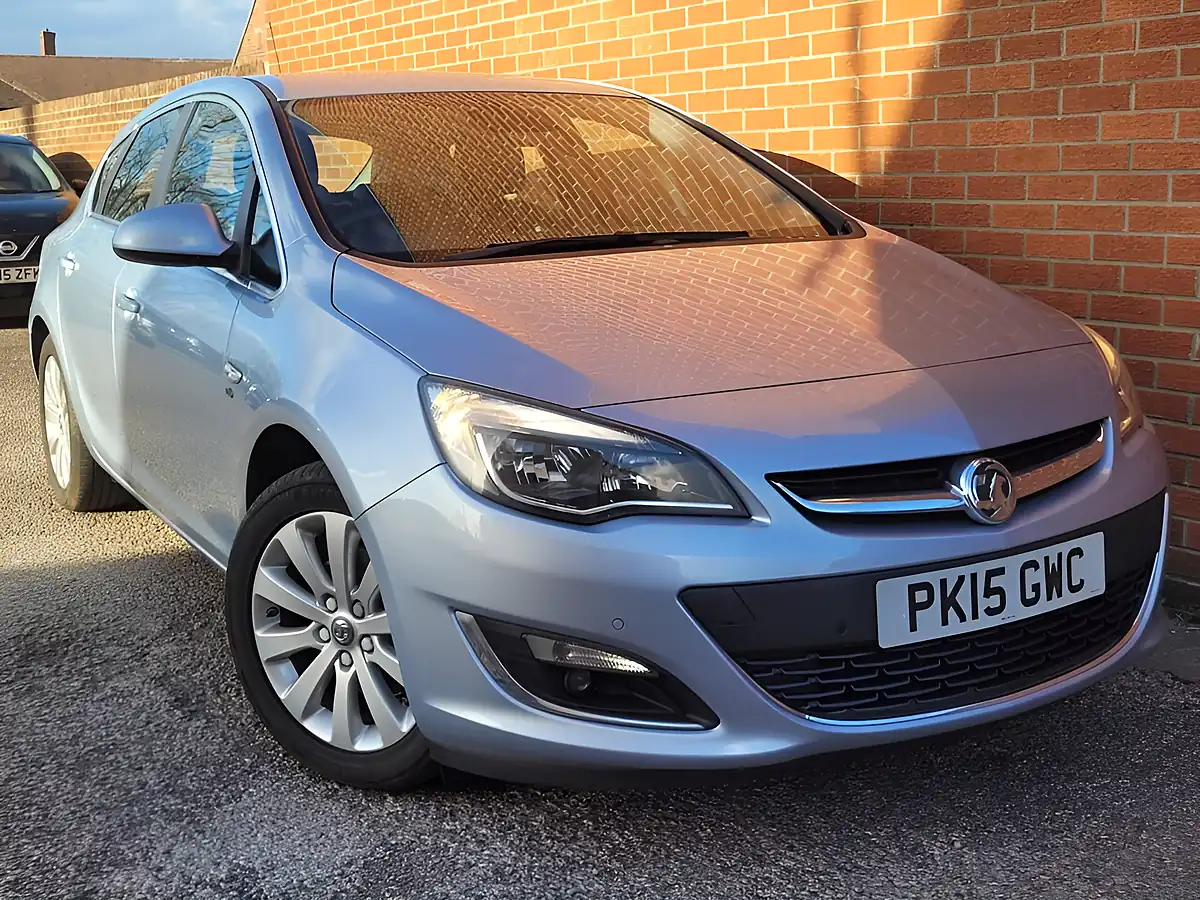 Used 2015 Vauxhall Astra Elite Silver - Interior and Exterior details 11